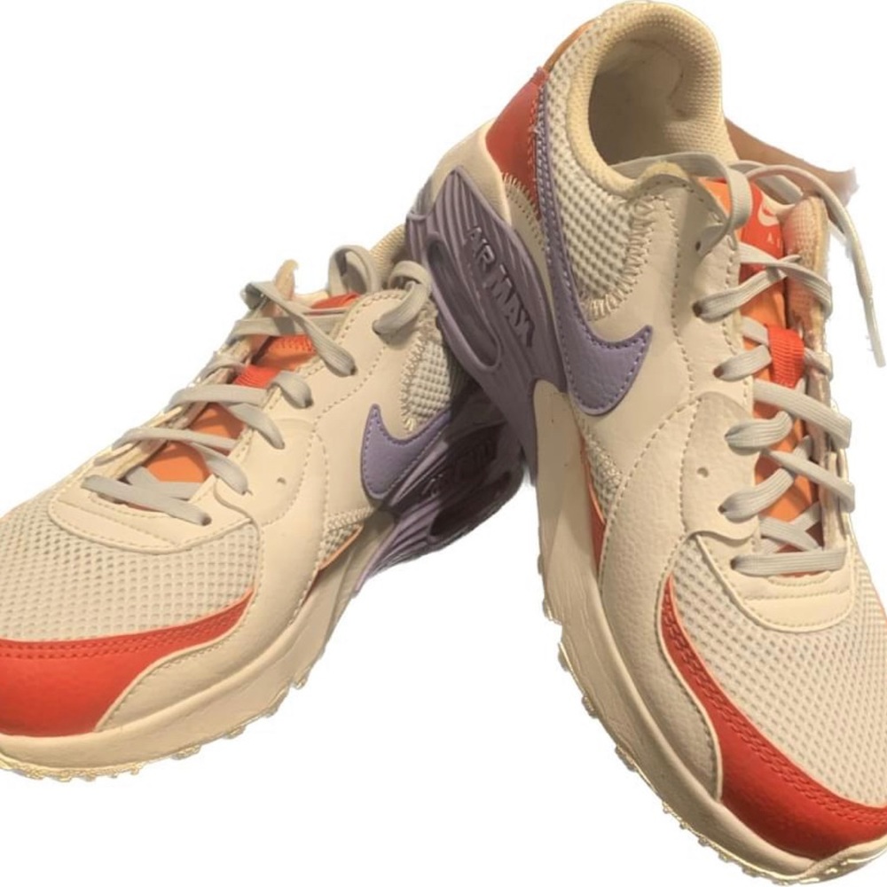 Women’s Nike Air Max tennis shoes